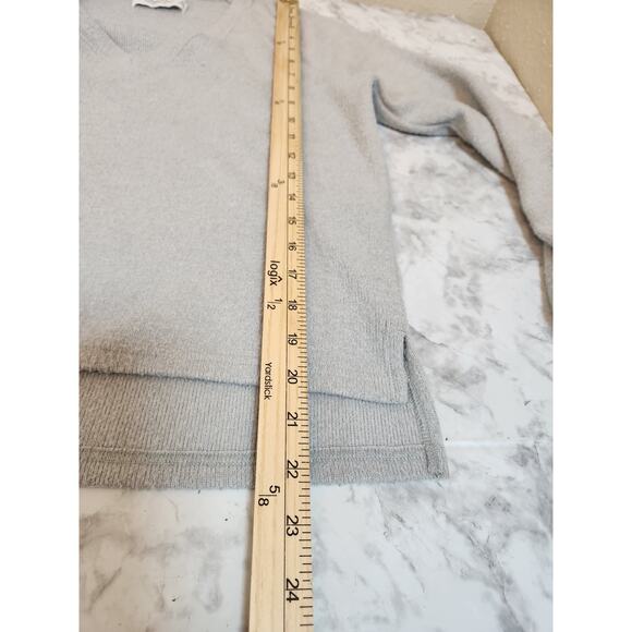 Abercrombie & Fitch Women's Gray Soft A&F‎ Cozy V-Neck Cropped Sweater Size S - Picture 6 of 6